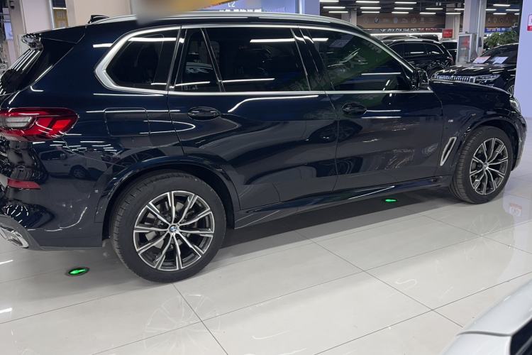 Used BMW X5 2022 xDrive 30Li Luxury M Sport Package Exterior 6