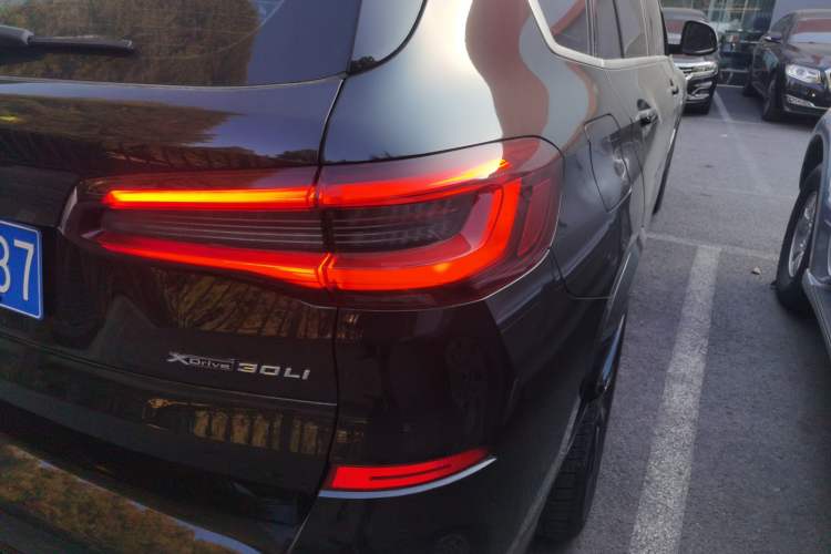 Used BMW X5 2022 xDrive 30Li Luxury M Sport Package Exterior 6