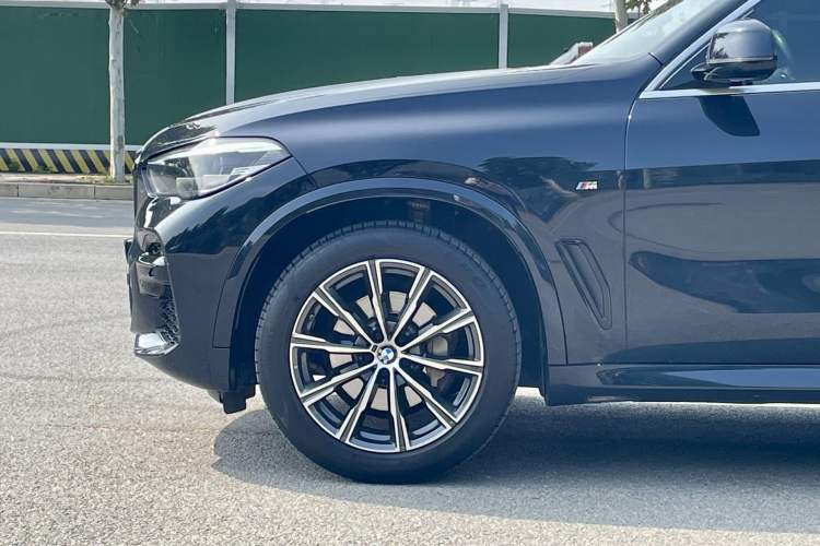 Used BMW X5 2022 xDrive30i M Sport Package Exterior 7