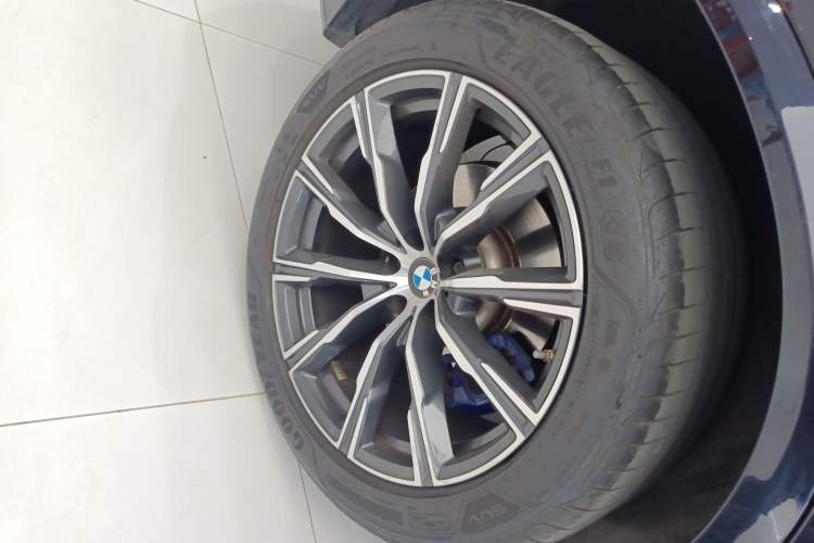 Used BMW X5 2022 Restyled xDrive 30Li Luxury Version M Sport Package Exterior 8