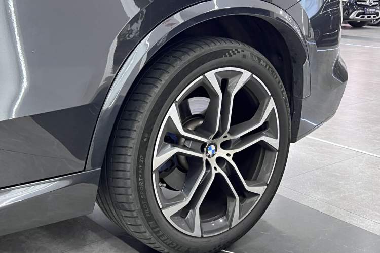 Used BMW X5 2022 Restyled xDrive 40Li Luxury Edition M Sport Package Exterior 8