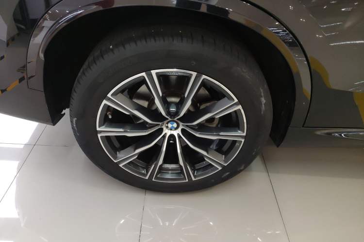 Used BMW X5 2022 Restyled xDrive 30Li Luxury Version M Sport Package Exterior 8