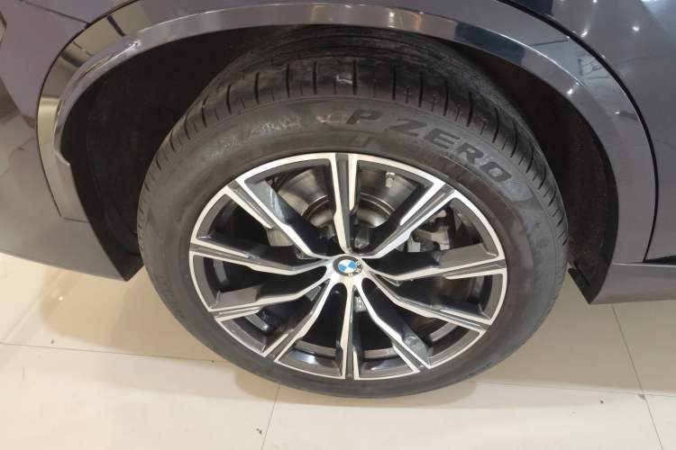 Used BMW X5 2022 Restyled xDrive 30Li Luxury Version M Sport Package Exterior 8