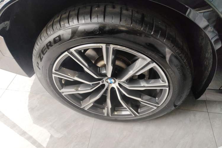Used BMW X5 2022 Restyled xDrive 30Li Luxury Version M Sport Package Exterior 8