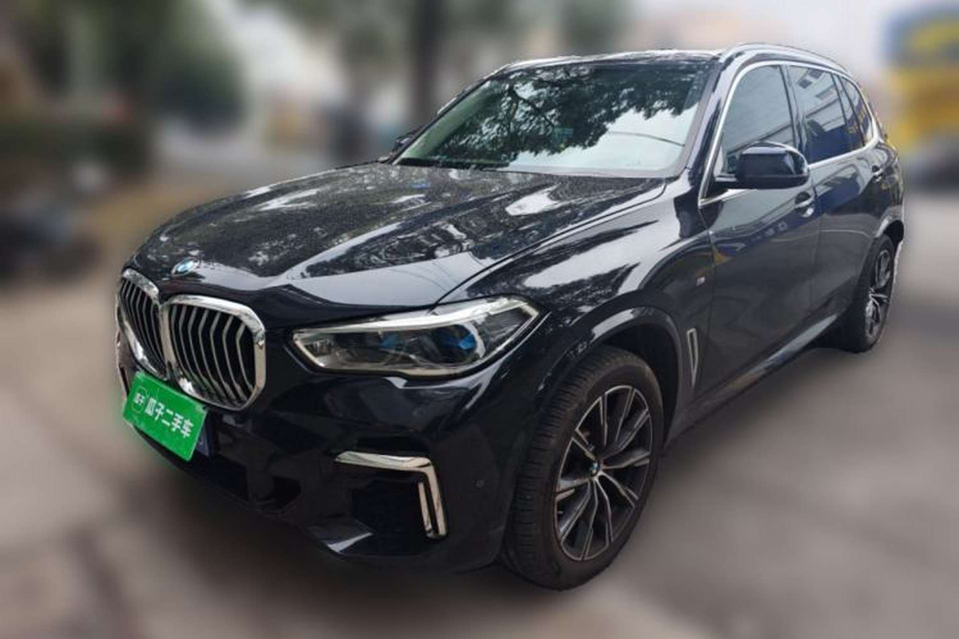 Used BMW X5 2022 xDrive 30Li Luxury M Sport Package Front Left 45 Deg