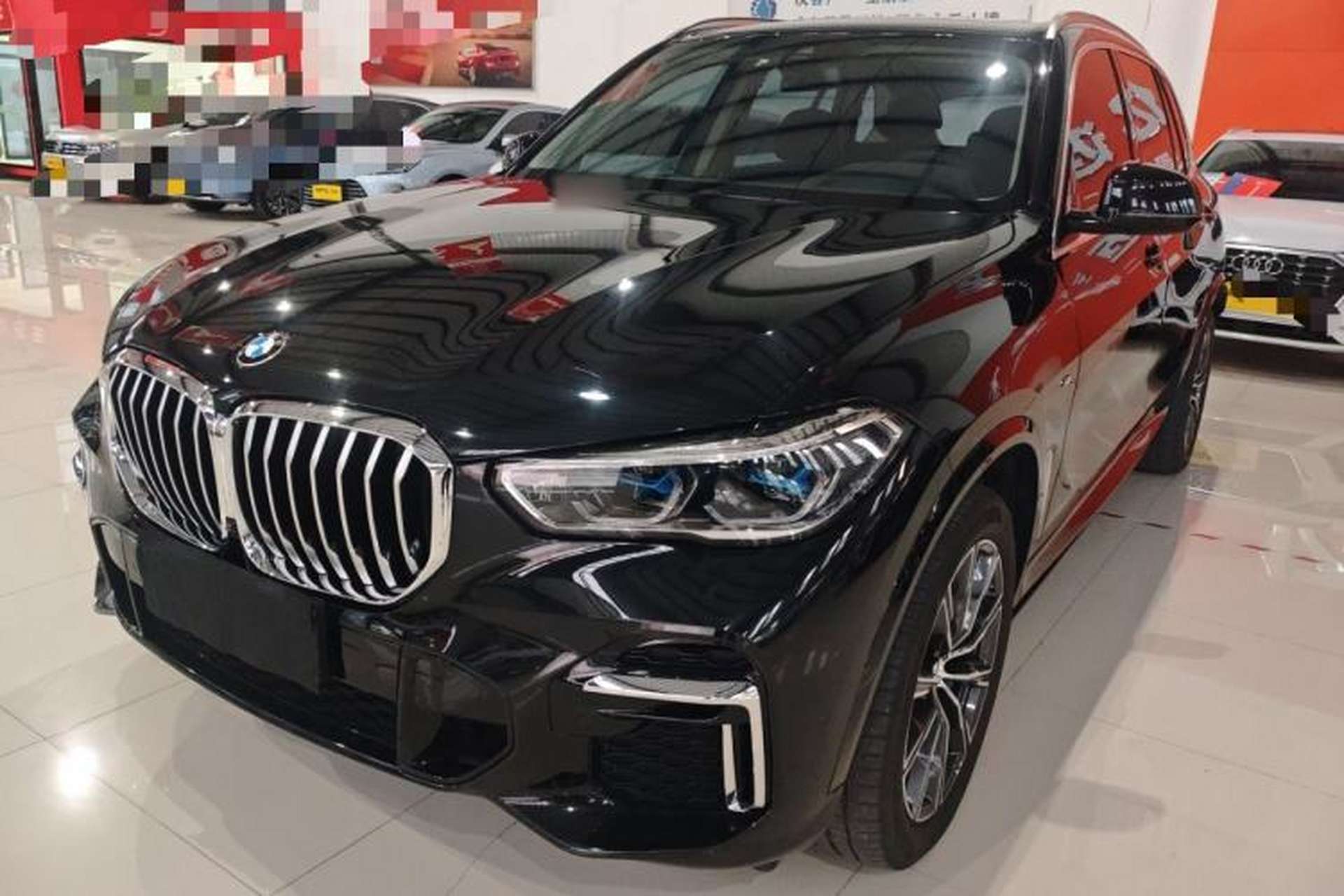 Used BMW X5 2022 xDrive 30Li Luxury M Sport Package Front Left 45 Deg