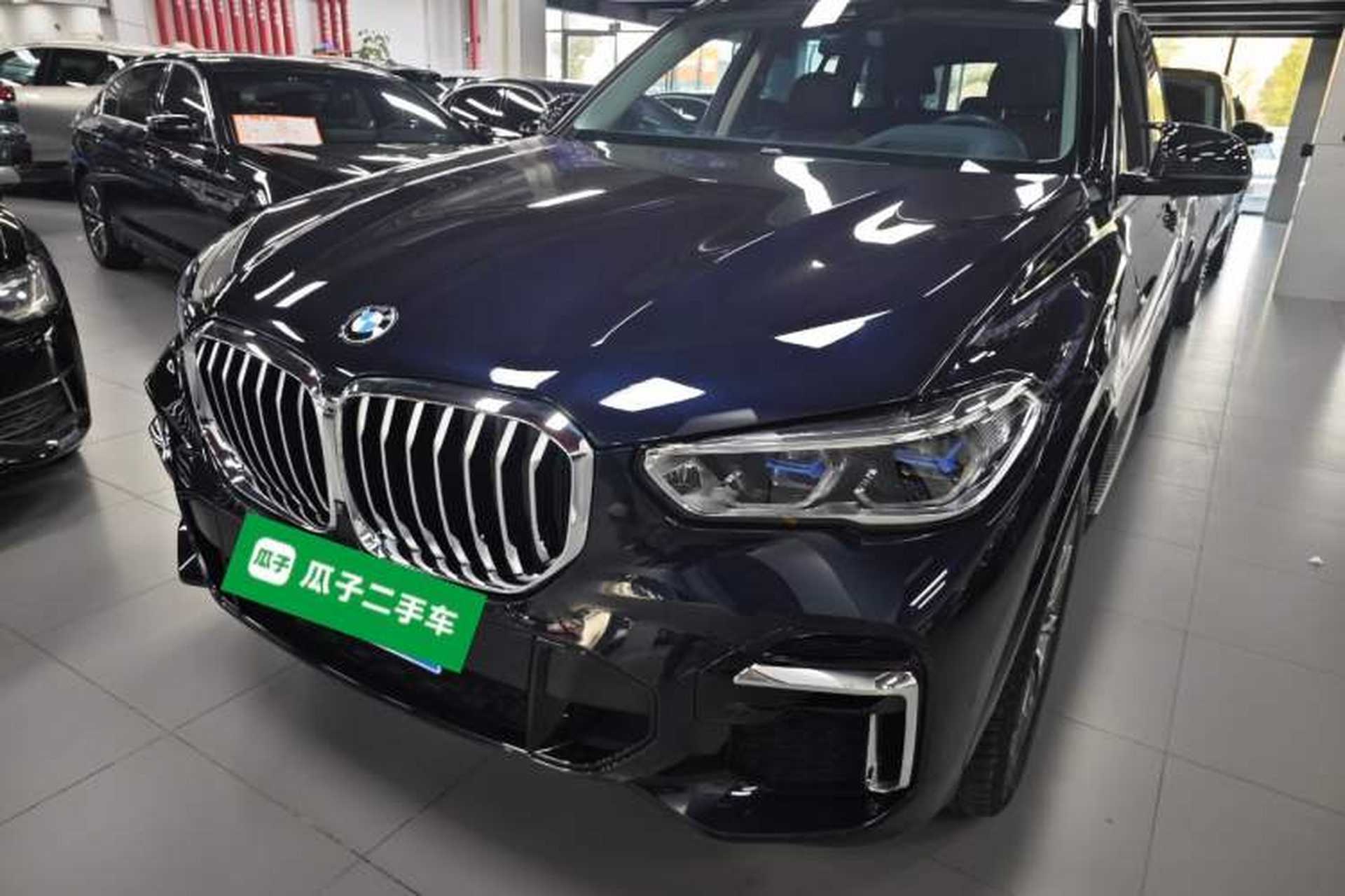 Used BMW X5 2022 xDrive 30Li Luxury M Sport Package Front Left 45 Deg