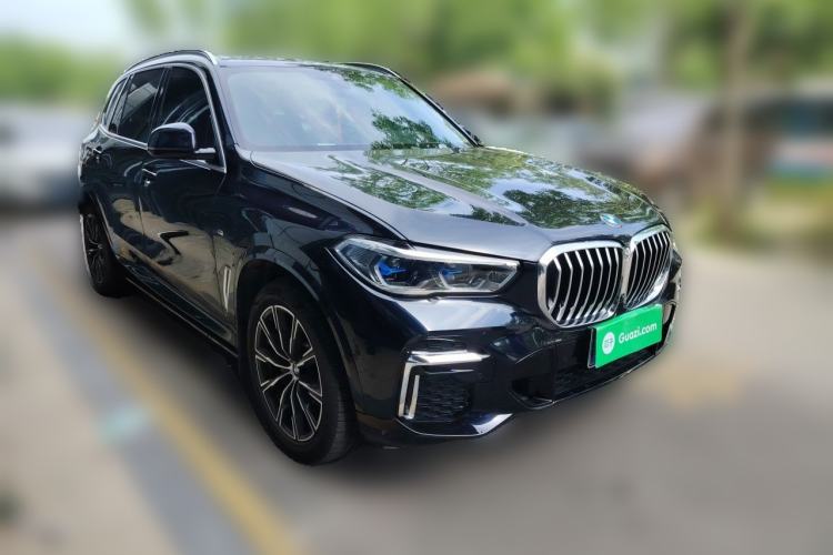 Used BMW X5 2022 xDrive 30Li Luxury M Sport Package Front Right 45 Deg