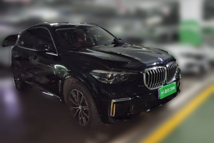 Used BMW X5 2022 xDrive 30Li M Sport Package Front Right 45 Deg