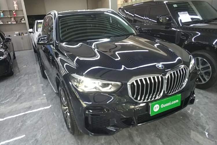 Used BMW X5 2022 xDrive30i M Sport Package Front Right 45 Deg