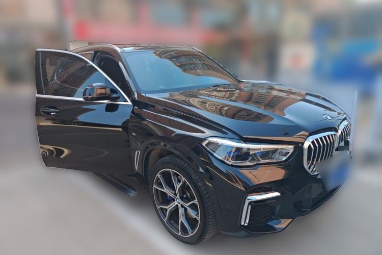 Used BMW X5 2022 xDrive 40Li M Sport Package Front Right 45 Deg