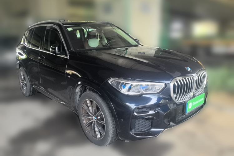 Used BMW X5 2022 xDrive40i M Sport Package Front Right 45 Deg