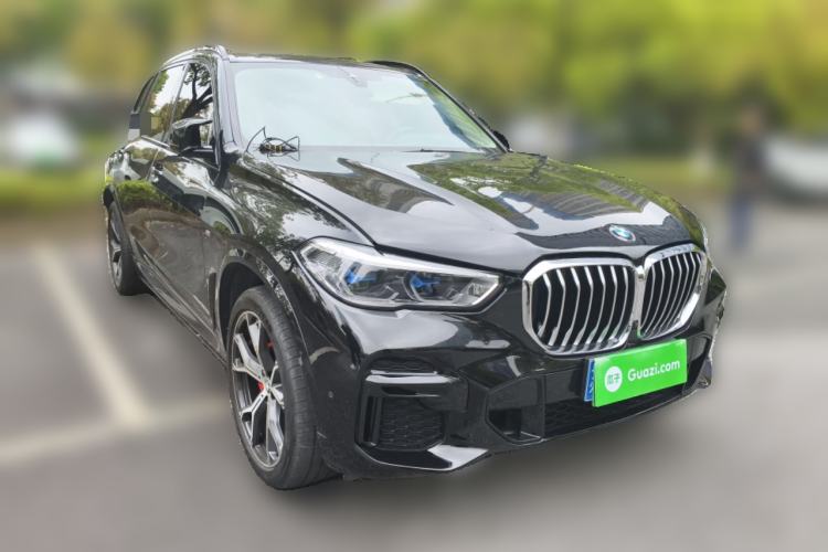 Used BMW X5 2022 xDrive 30Li Luxury M Sport Package Front Right 45 Deg