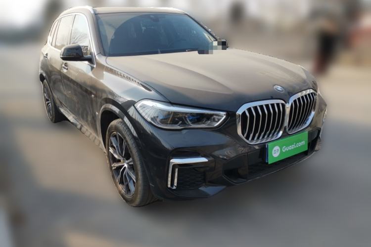 Used BMW X5 2022 xDrive 30Li Luxury M Sport Package Front Right 45 Deg