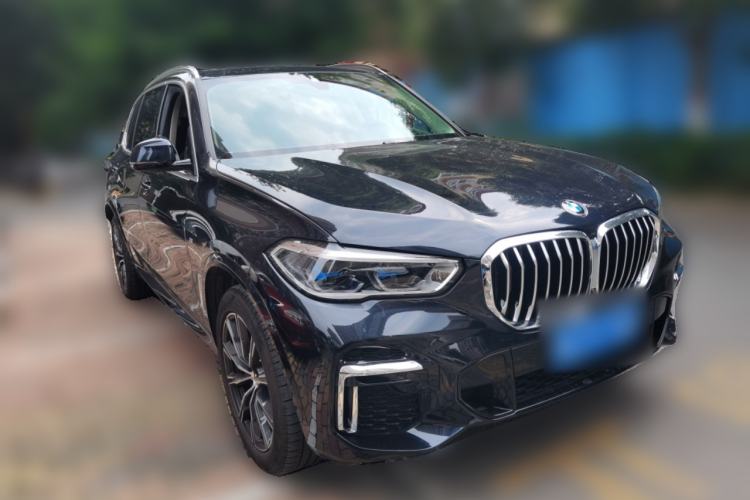 Used BMW X5 2022 xDrive 30Li Luxury M Sport Package Front Right 45 Deg