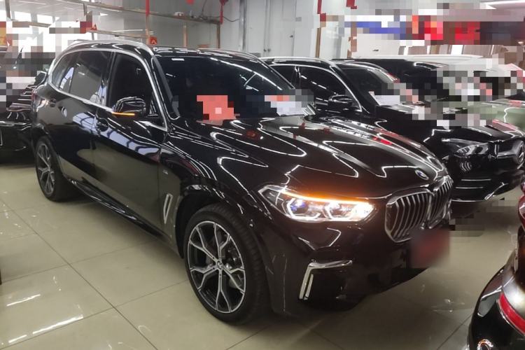 Used BMW X5 2022 Restyled xDrive 40Li M Sport Package Front Right 45 Deg