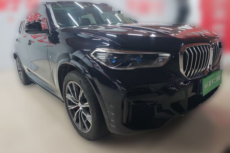 Used BMW X5 2022 xDrive 30Li Luxury M Sport Package Front Right 45 Deg