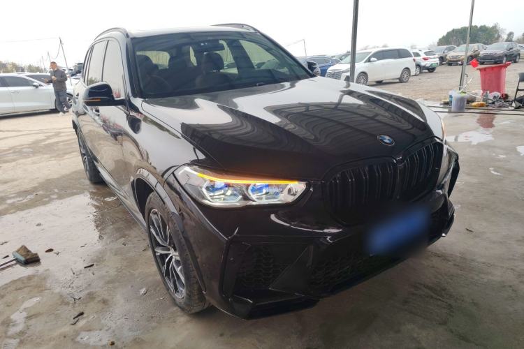 Used BMW X5 2022 Restyled xDrive 30Li Luxury Version M Sport Package Front Right 45 Deg