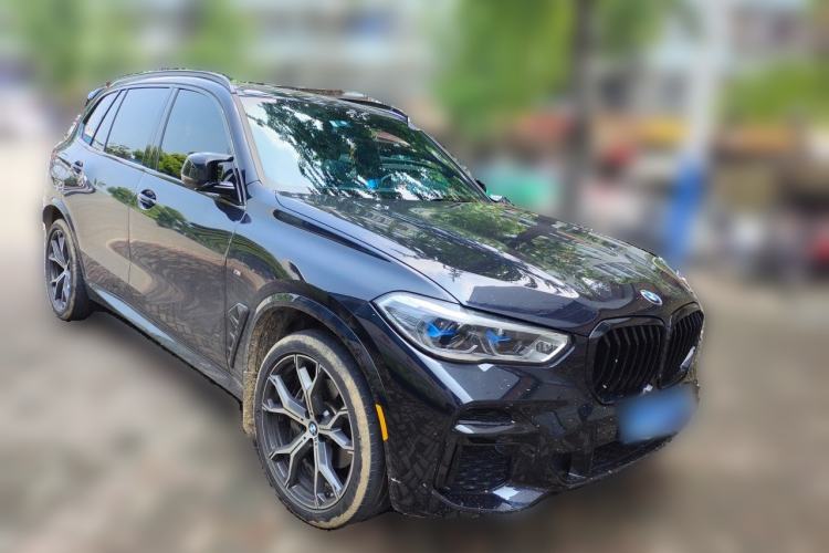 Used BMW X5 2022 xDrive 40Li M Sport Package Front Right 45 Deg