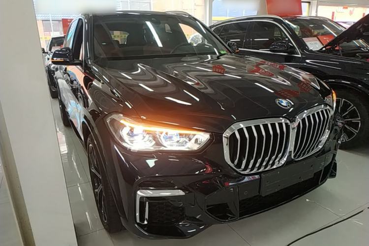 Used BMW X5 2022 Restyled xDrive 40Li M Sport Package Front Right 45 Deg