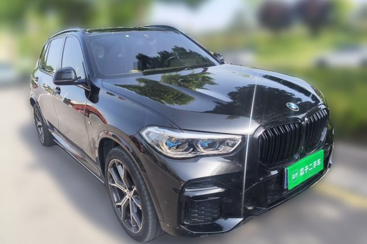 Used BMW X5 2022 xDrive 40Li M Sport Package Front Right 45 Deg