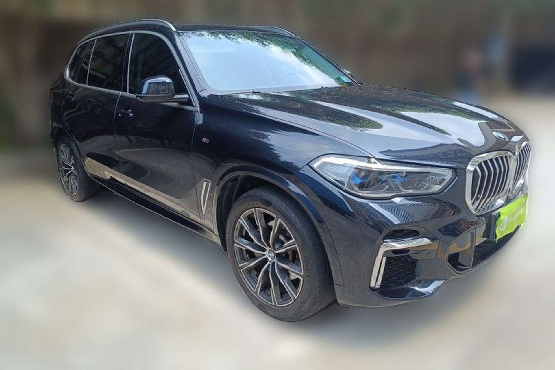 Used BMW X5 2022 xDrive 30Li Luxury M Sport Package Front Right 45 Deg