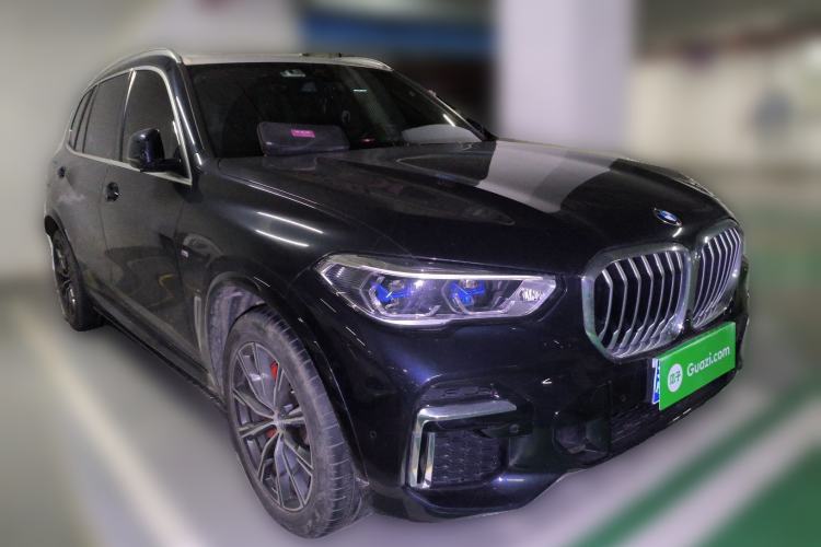Used BMW X5 2022 xDrive 30Li M Sport Package Front Right 45 Deg