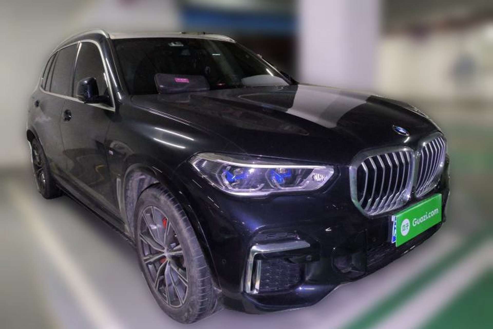 Used BMW X5 2022 xDrive 30Li M Sport Package Front Right 45 Deg