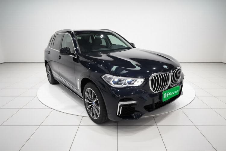Used BMW X5 2022 Restyled xDrive 30Li Luxury Version M Sport Package Front Right 45 Deg