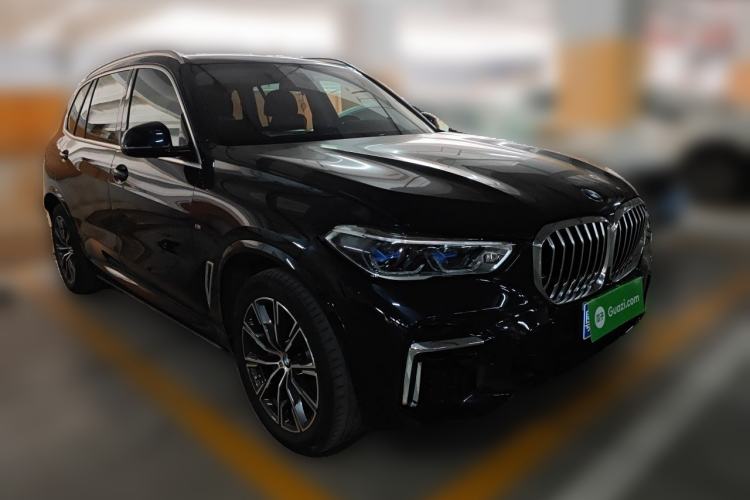 Used BMW X5 2022 xDrive 30Li Luxury M Sport Package Front Right 45 Deg
