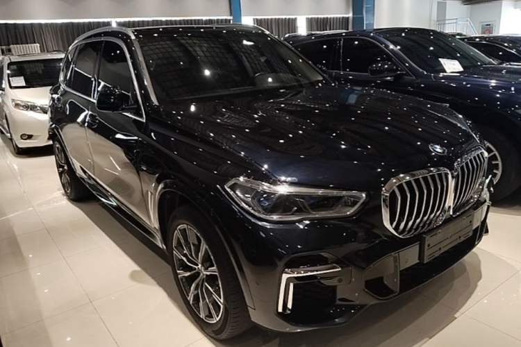 Used BMW X5 2022 Restyled xDrive 30Li Luxury Version M Sport Package Front Right 45 Deg