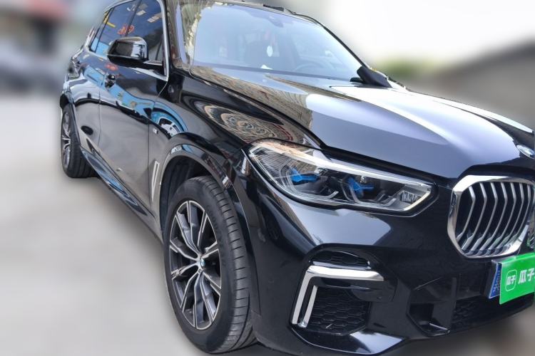 Used BMW X5 2022 xDrive 30Li Luxury M Sport Package Front Right 45 Deg