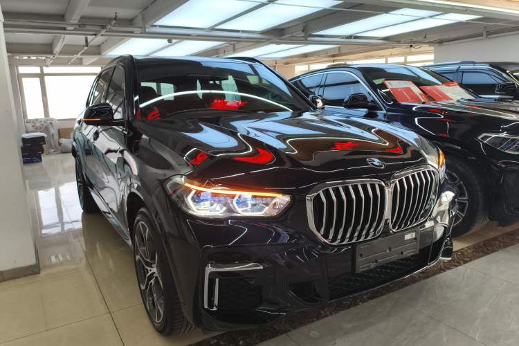 Used BMW X5 2022 Restyled xDrive 40Li M Sport Package Front Right 45 Deg