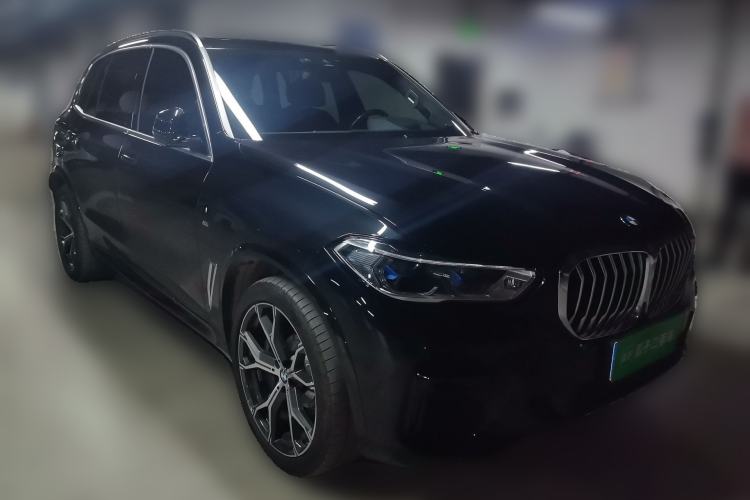 Used BMW X5 2022 xDrive 40Li M Sport Package Front Right 45 Deg