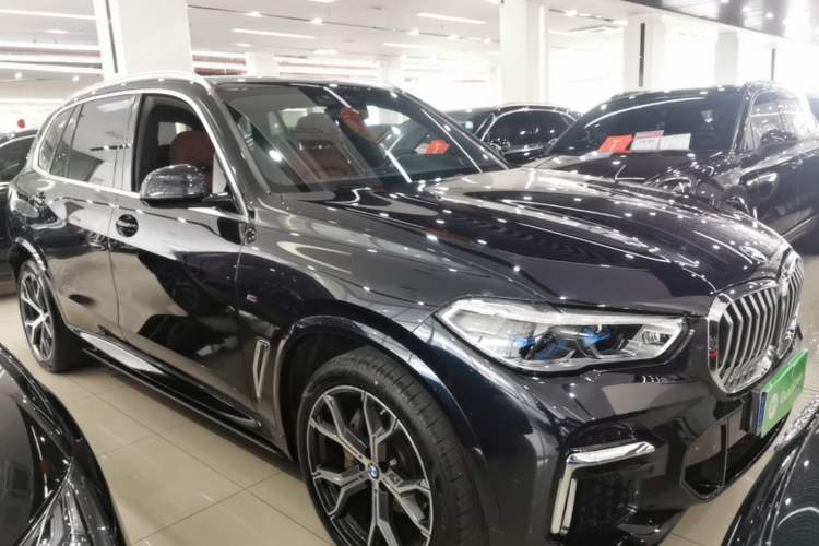 Used BMW X5 2022 Restyled xDrive 40Li M Sport Package Front Right 45 Deg
