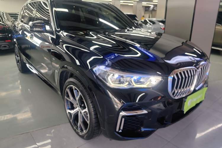 Used BMW X5 2022 Restyled xDrive 40Li M Sport Package Front Right 45 Deg