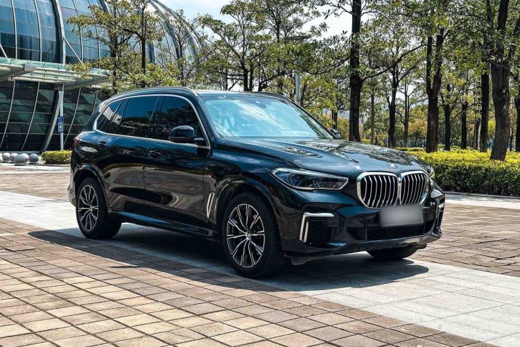 Used BMW X5 2022 xDrive 30Li Luxury M Sport Package Front Right 45 Deg