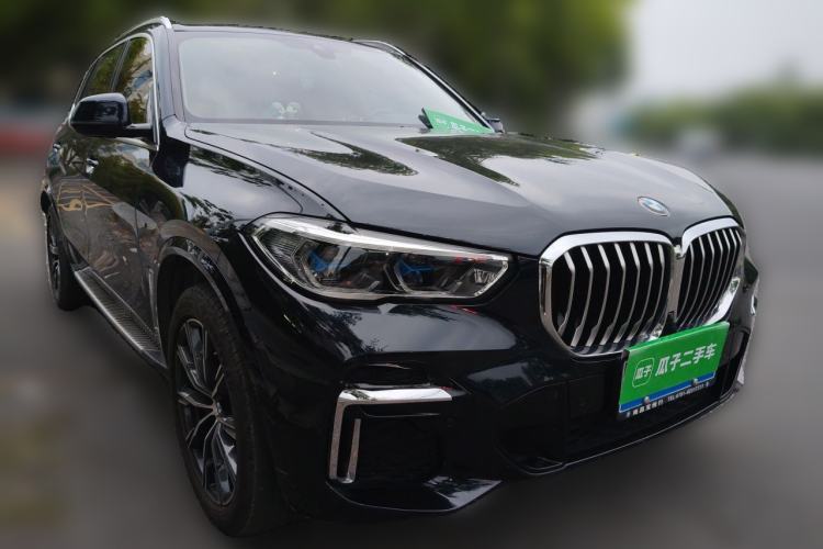 Used BMW X5 2022 xDrive 30Li Luxury M Sport Package Front Right 45 Deg