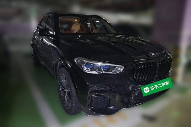 Used BMW X5 2022 xDrive 30Li Luxury M Sport Package Front Right 45 Deg