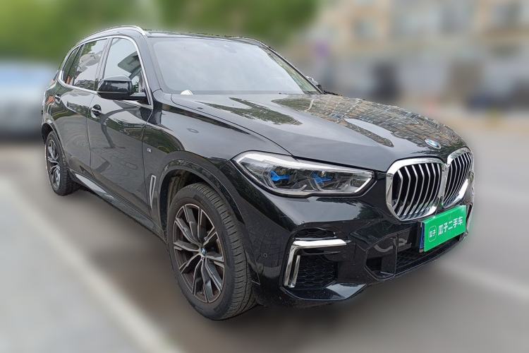 Used BMW X5 2022 xDrive 30Li Luxury M Sport Package Front Right 45 Deg