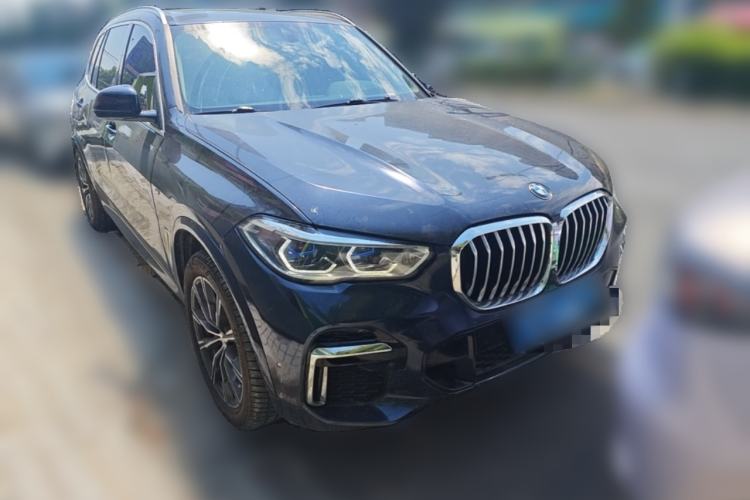 Used BMW X5 2022 xDrive 30Li Luxury M Sport Package Front Right 45 Deg