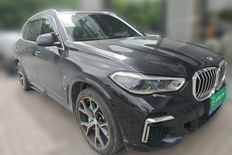 Used BMW X5 2022 xDrive 40Li M Sport Package Front Right 45 Deg