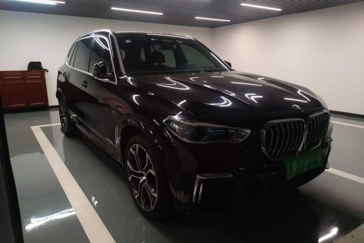 Used BMW X5 2022 Restyled xDrive 40Li Luxury Edition M Sport Package Front Right 45 Deg