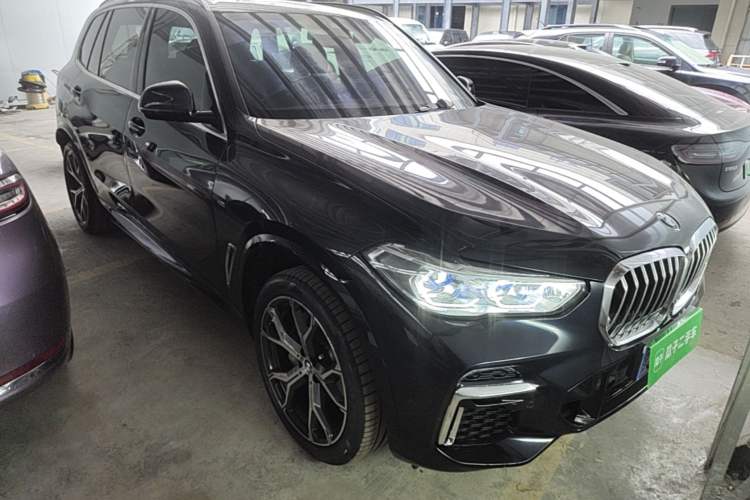 Used BMW X5 2022 Restyled xDrive 40Li M Sport Package Front Right 45 Deg