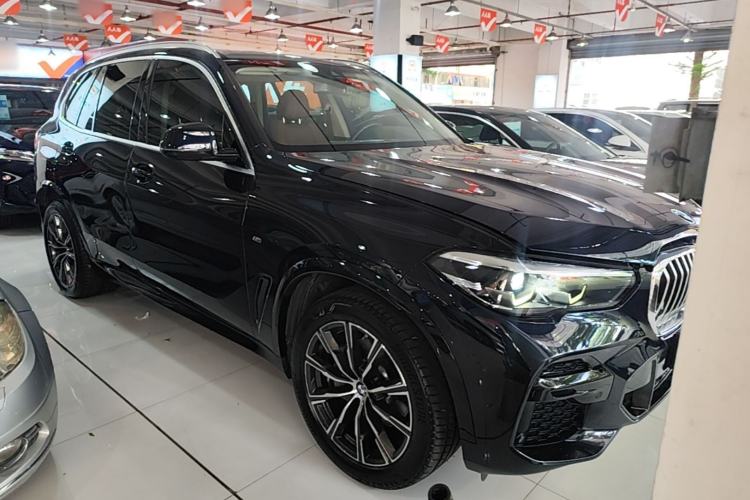 Used BMW X5 2022 xDrive30i M Sport Package Front Right 45 Deg