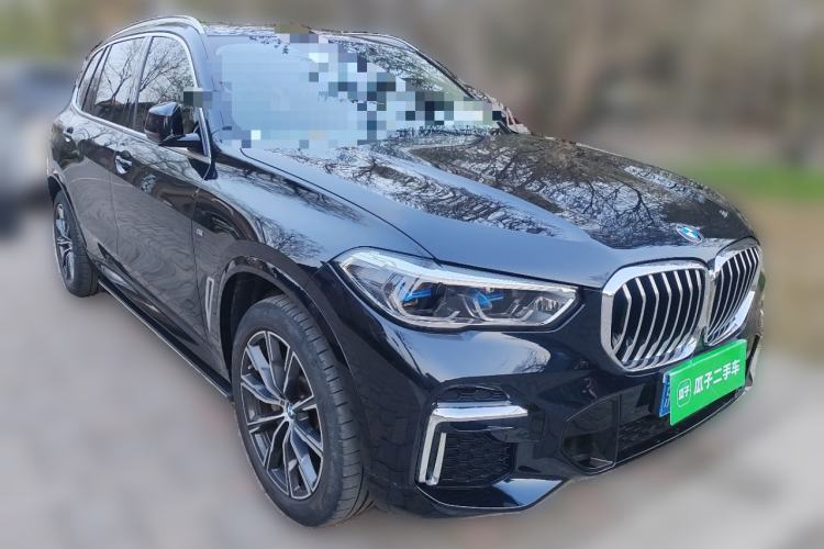 Used BMW X5 2022 xDrive 30Li Luxury M Sport Package Front Right 45 Deg