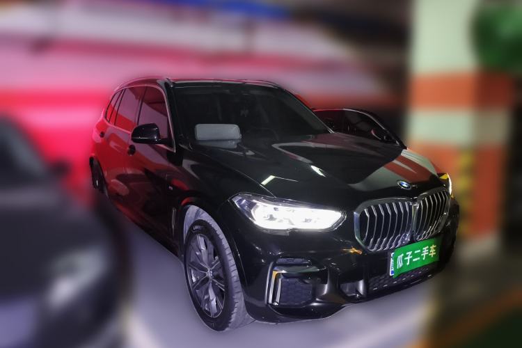 Used BMW X5 2022 xDrive 30Li Luxury M Sport Package Front Right 45 Deg