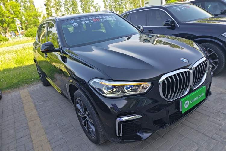 Used BMW X5 2022 xDrive 30Li M Sport Package Front Right 45 Deg