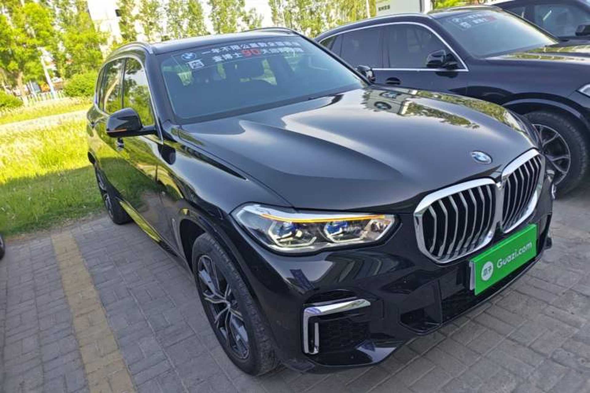 Used BMW X5 2022 xDrive 30Li M Sport Package Front Right 45 Deg