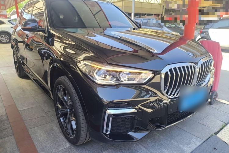 Used BMW X5 2022 xDrive 40Li M Sport Package Front Right 45 Deg